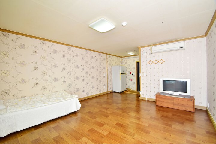 Room 5 of 34
