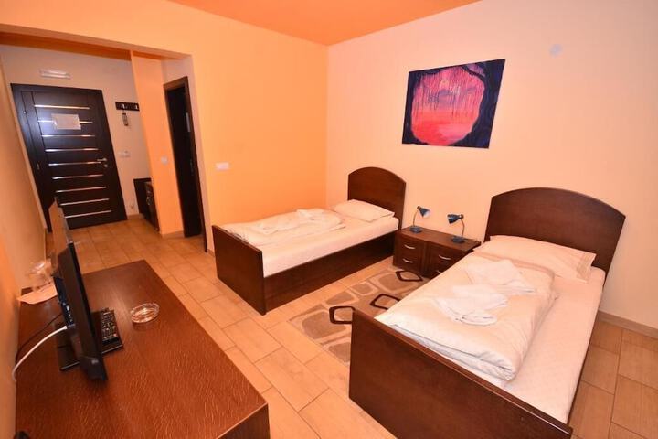 Room 7 of 42