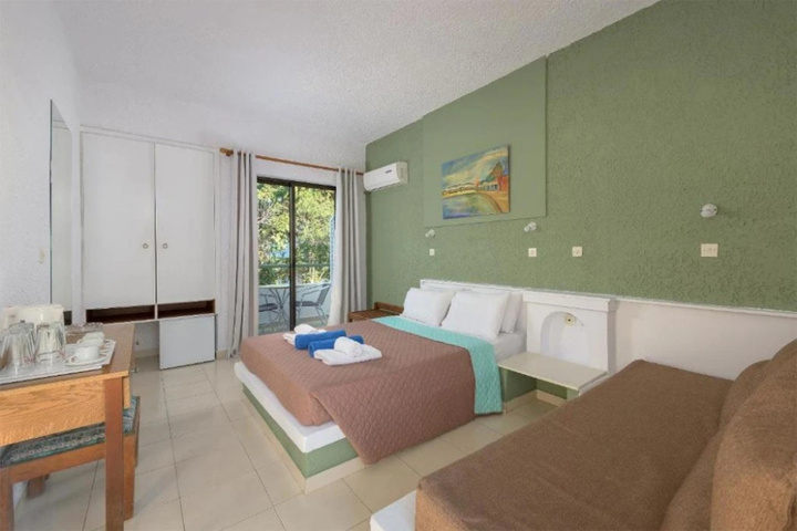 Room 3 of 34