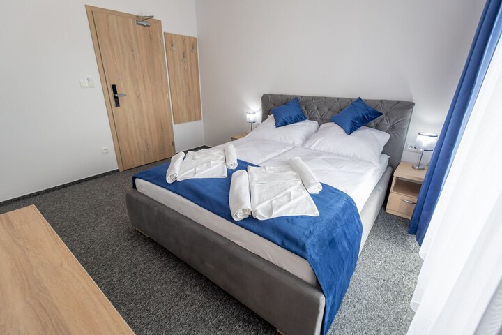 Room 2 of 27