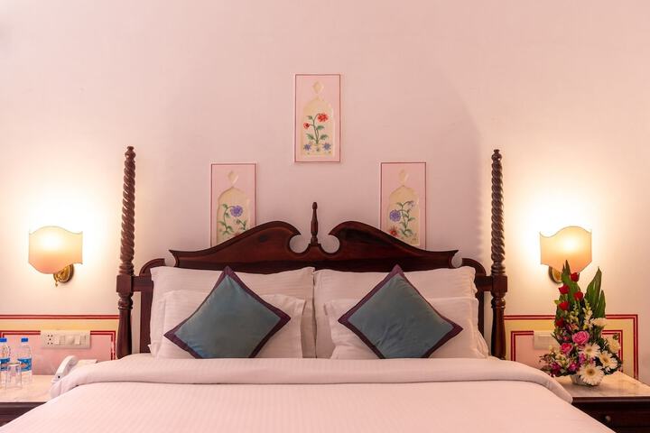 Room 28 of 53