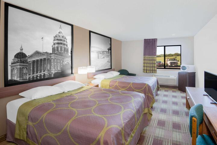 1 Queen Bed (5 of 12)