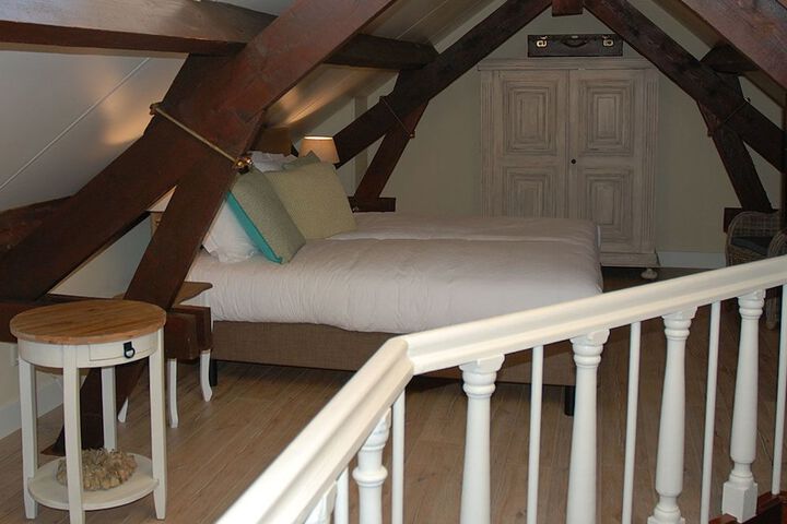 Room 11 of 24