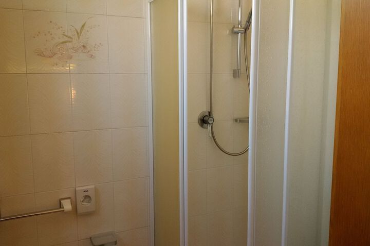 Room 18 of 37