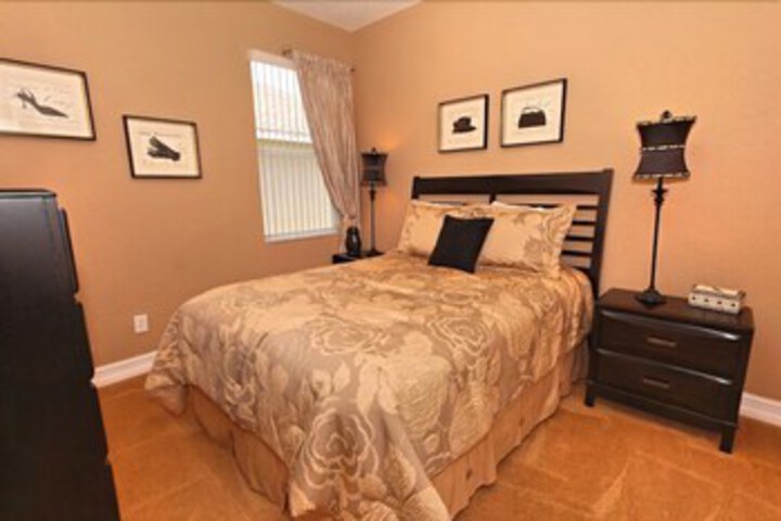 Room 9 of 15