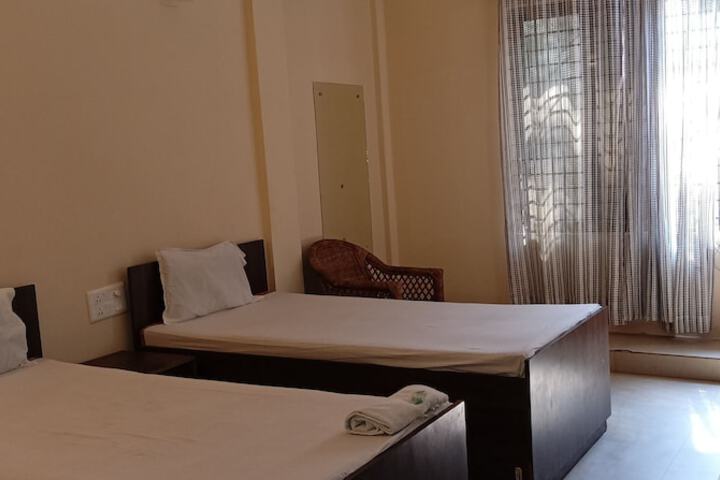 Room 14 of 37
