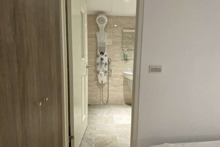 Room 15 of 44