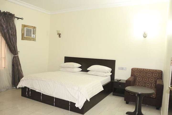 Room 4 of 18