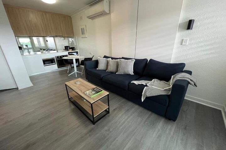 Room 5 of 16