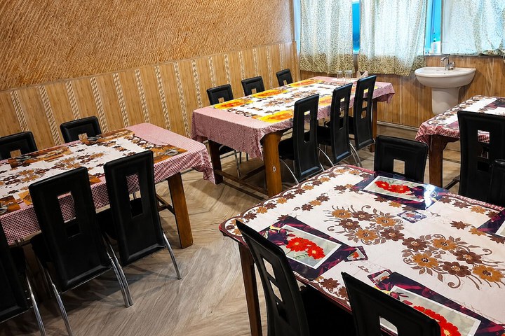 Dining 7 of 11