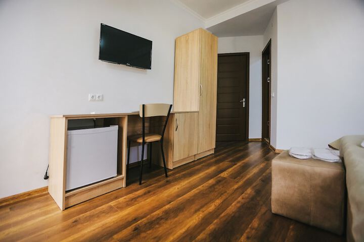 Room 9 of 35