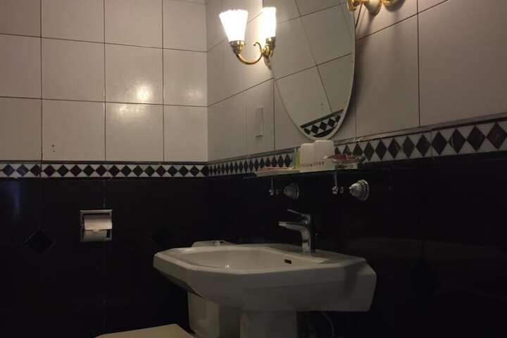 Room 37 of 40