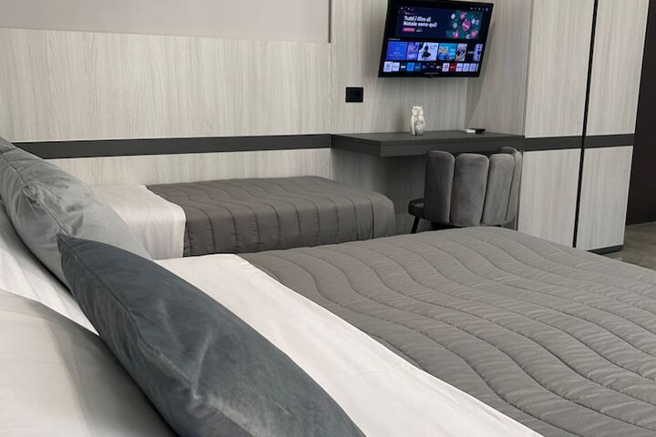 Room 5 of 105