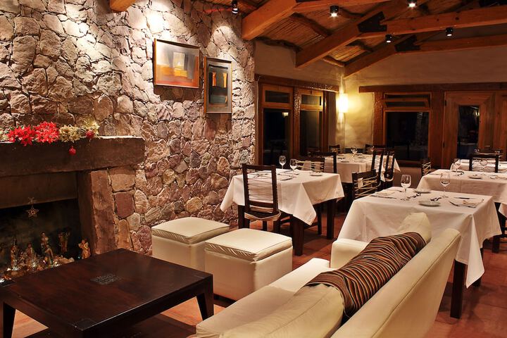 Dining 33 of 44
