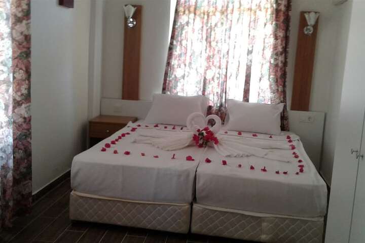 Room 12 of 34