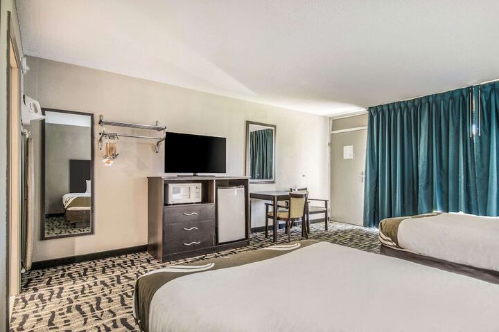 2 Double Beds (14 of 17)