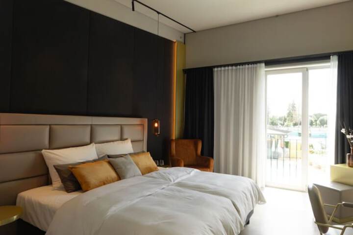 Room 3 of 28