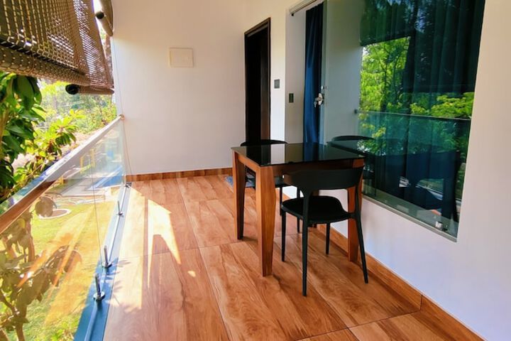 Room 5 of 33