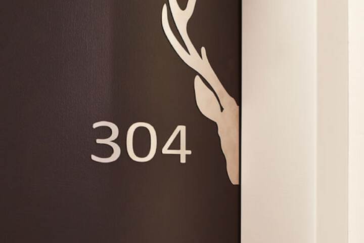 Ballroom/Hall 28 of 32