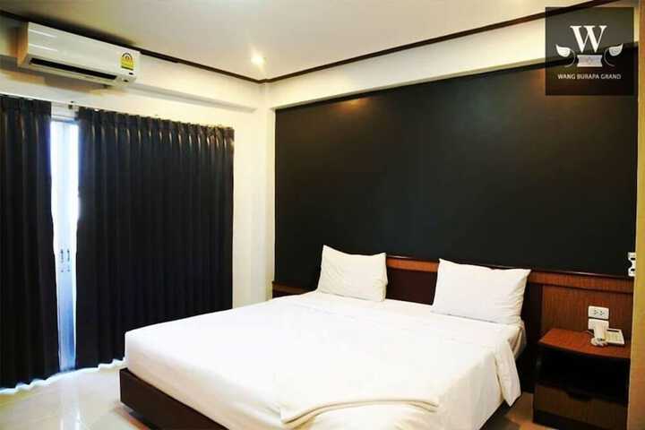 Room 5 of 10