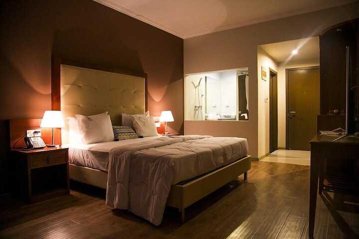 Room 5 of 15