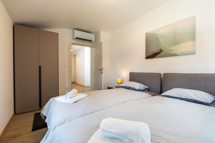 Room 48 of 194