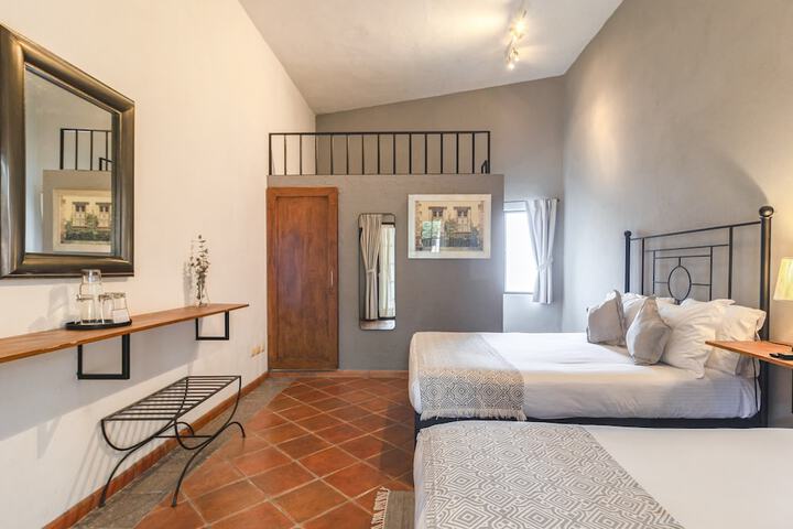 Room 42 of 148