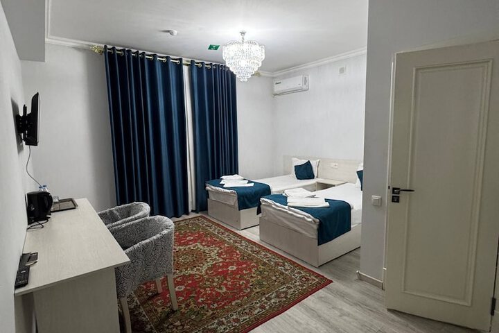 Room 9 of 16