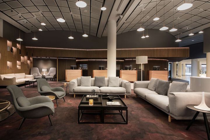 Entrance & Lobby