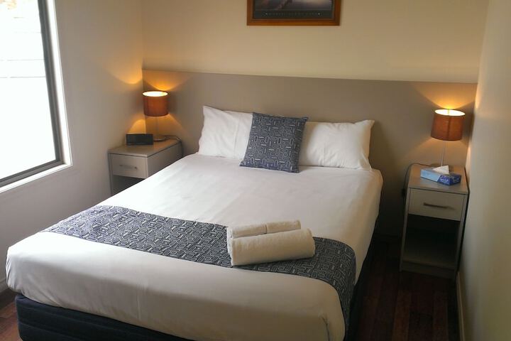 Room 6 of 99