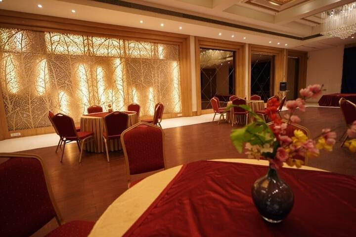 Ballroom/Hall 57 of 72