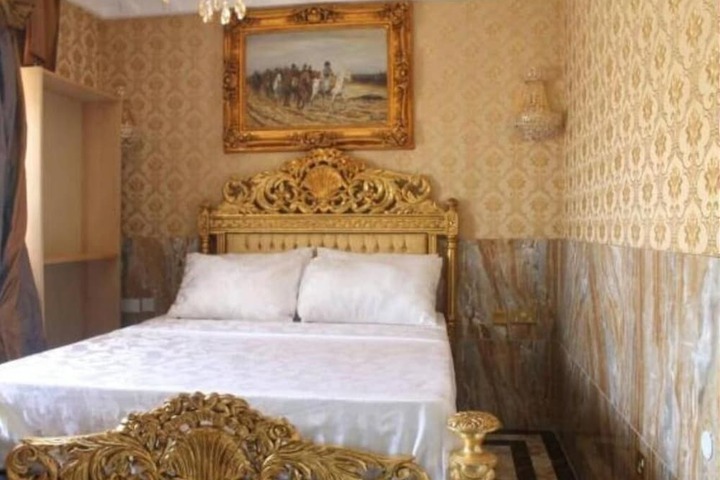 Room 35 of 61