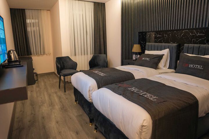 Room 62 of 86