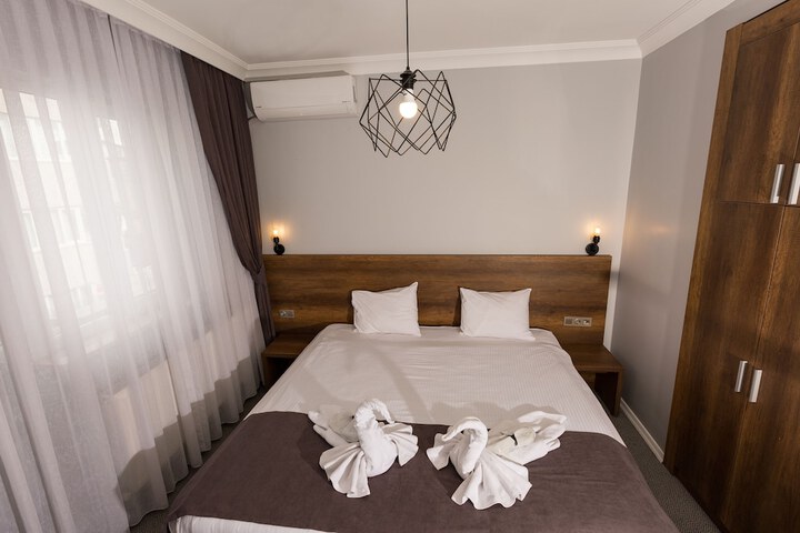 Room 7 of 28