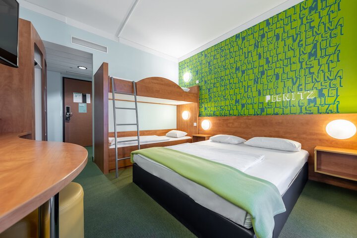 Room 9 of 20