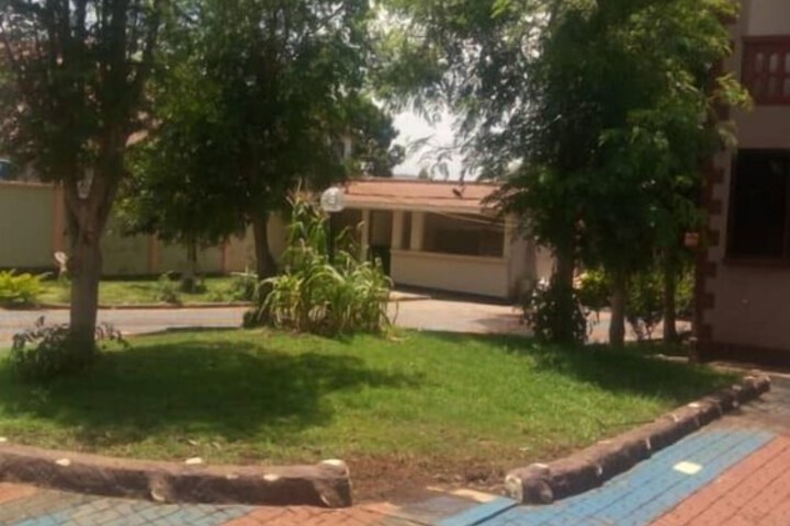 Hotel Exterior 33 of 45