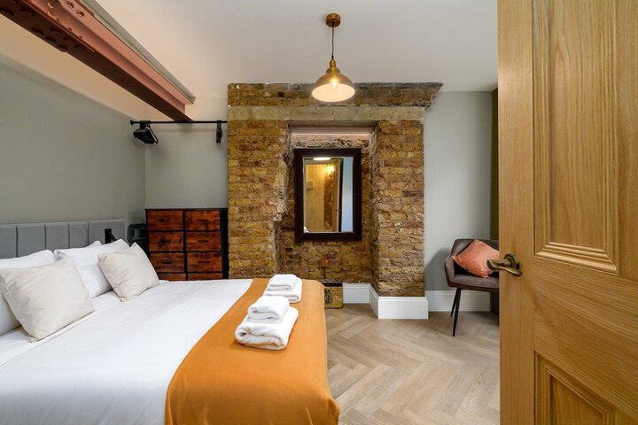 Room 9 of 36