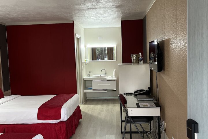 2 Double Beds Mobility Accessible (2 of 7)