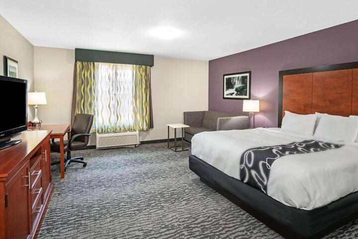 1 King Bed (16 of 17)