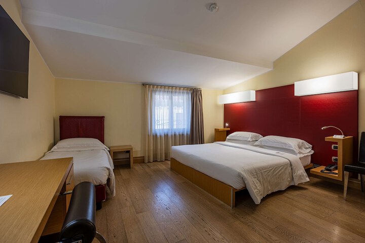 Room 13 of 52