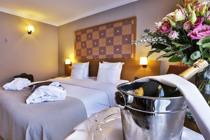 Room 10 of 74