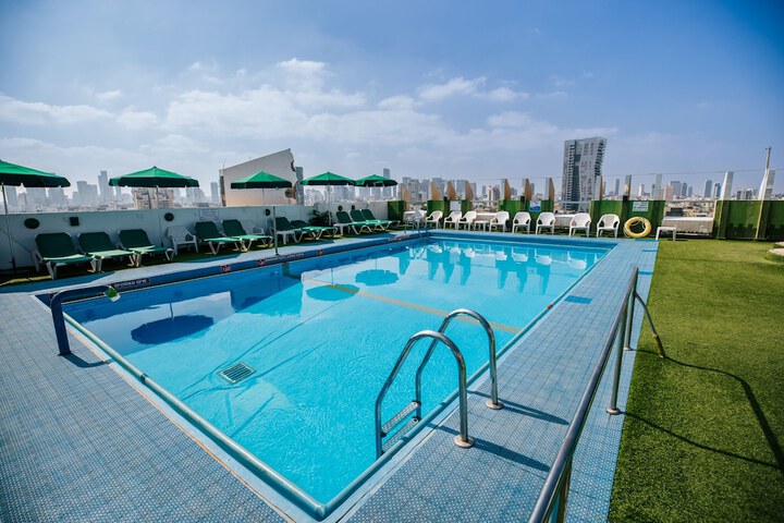 Pool 42 of 88