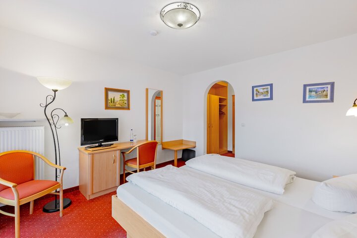 Room 15 of 107