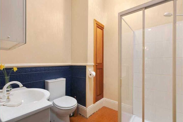 Room 5 of 16