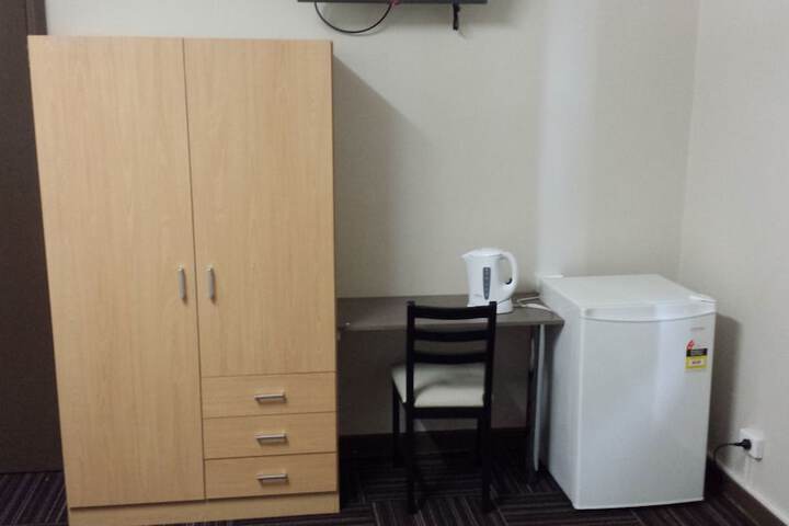Room 3 of 32