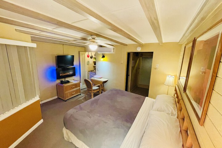 Studio King Bed Patio Kitchenette (45 of 51)