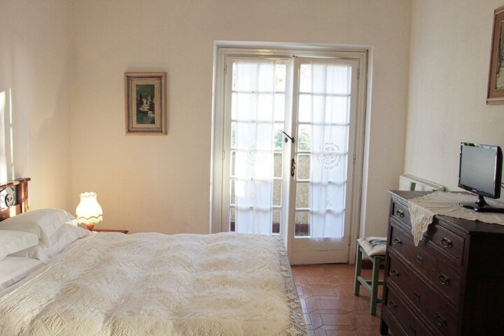 Room 10 of 38