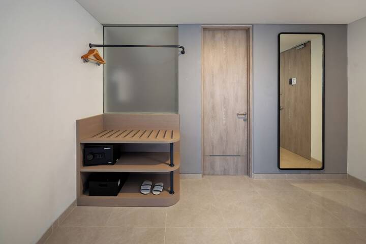 Room 13 of 43