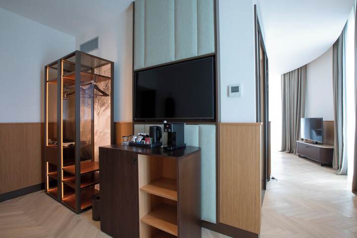 Room 21 of 47