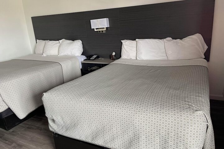 Quadruple Queen Bed (6 of 21)